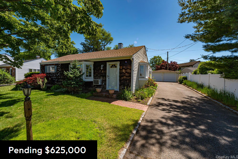 Luxury home in Smithtown NY